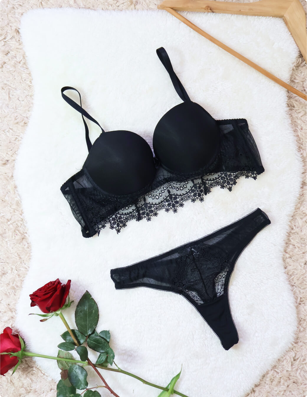 Lingerie en noir sexy pour les femme livraison gratuit au Maroc a petit prix Secrets Of Sweet 